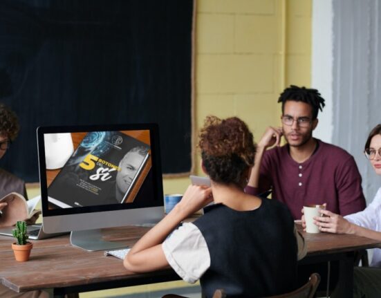 La Fábula de los Cinco Botones del Sí